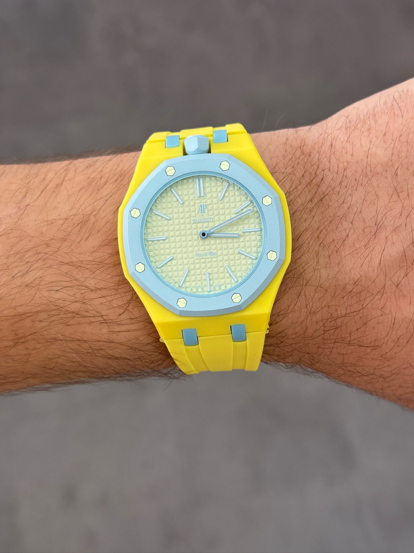audemars piguet x swatch royal pop blaue acht